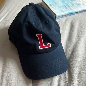 Baseball cap with L